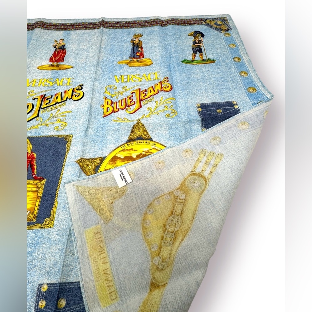 🛍️SALE🛍️ GIANNI VERSACE 1990s Vintage Scarf Versace Red & Blue Jeans Bandanna - Picture 4 of 10